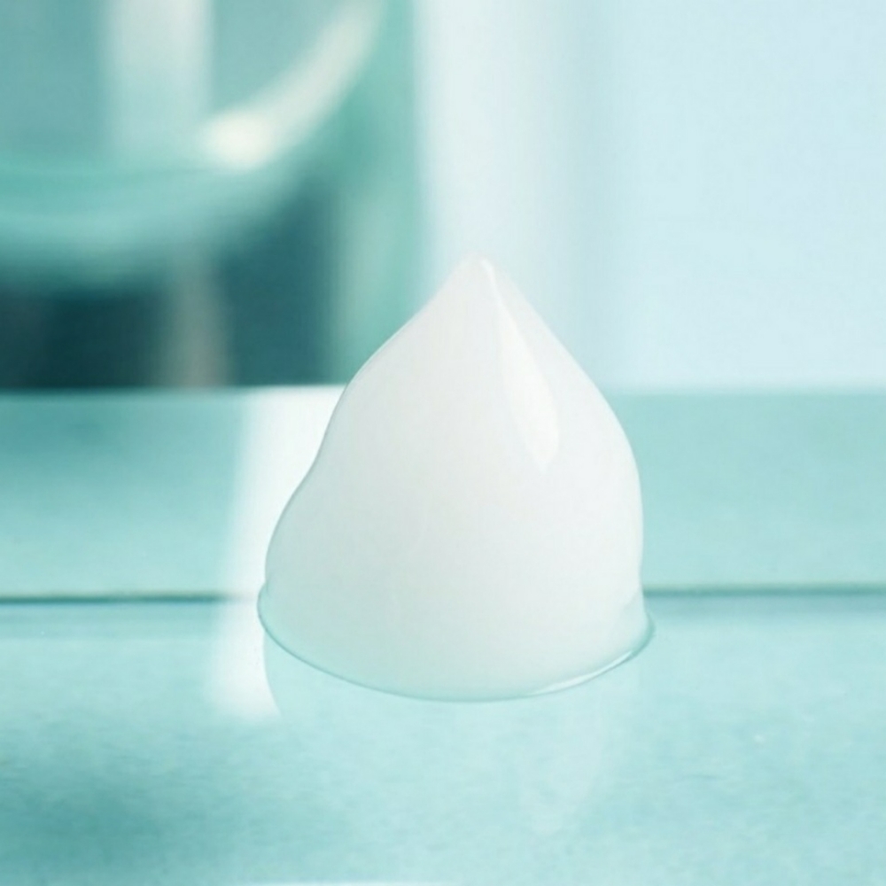 AHC ESSENTIAL EYE CREAM - Picture 3 of 10